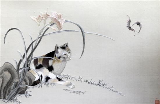 A Chinese embroidered silk picture of a cat, Republic period, 55 x 77cm